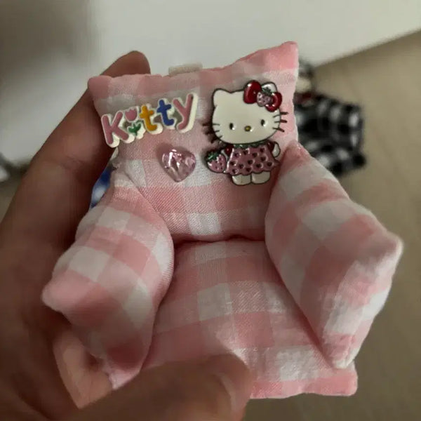 [BUNJANG] Hello Kitty Checkered Mini Sofa Keychain / 헬로키티 체크무늬 미니 소파 키링