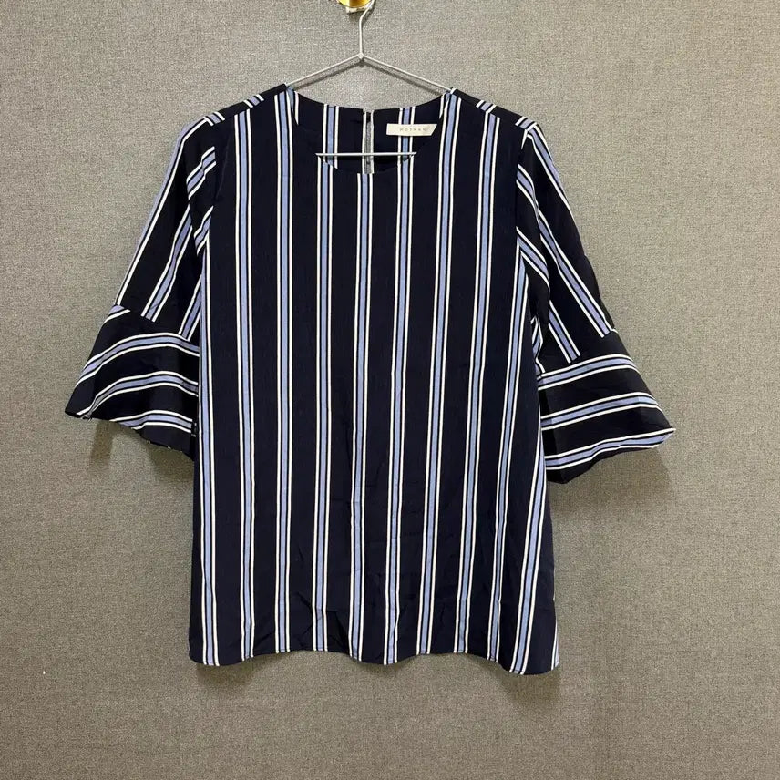 [BUNJANG] Women's Striped 7/10 Sleeve Blouse Navy (Size 55) / 여성 55 스트라이프 7부 블라우스 네이비 BO2381