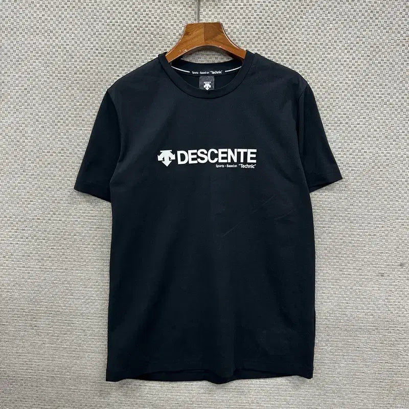 [BUNJANG] Descente Functional Short Sleeve T-Shirt Size 95 / 데상트 기능성 반팔티 95 D02439
