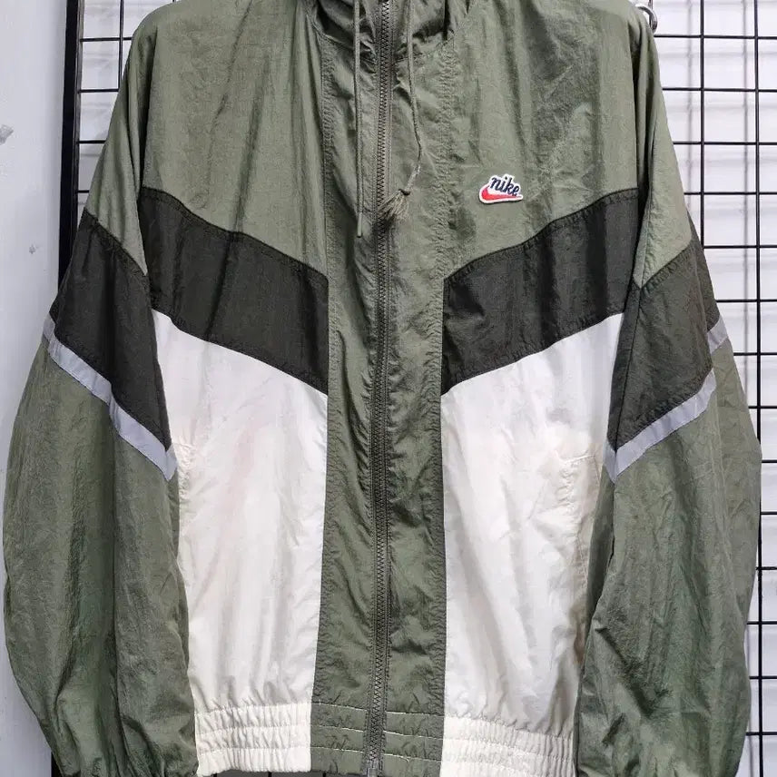 [BUNJANG] Nike Windrunner LND Hooded Windbreaker Jacket XL / 105XL 나이키 윈드러너 LND 후드 바람막이 자켓.
