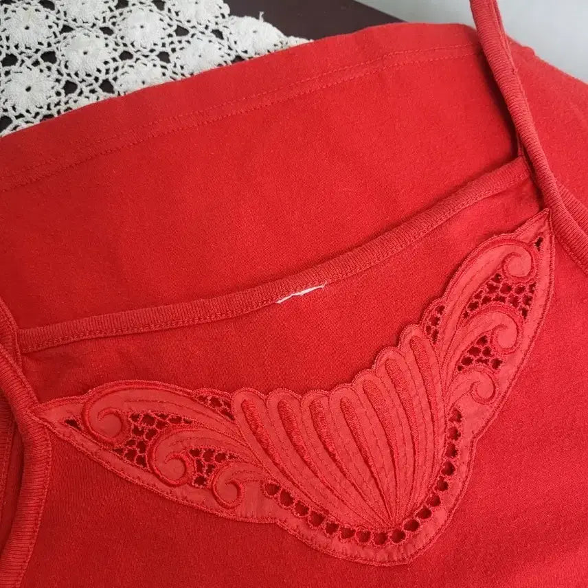 [BUNJANG] Vintage Scarlet Flare Sleeveless Top with Lace Detail / 빈티지 스칼렛 플레어 슬리브리스