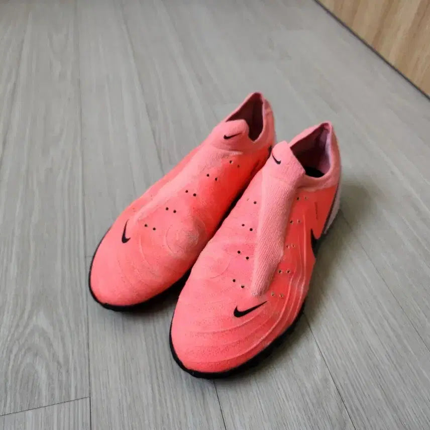 [BUNJANG] Nike Phantom GX2 Pro TF Futsal Shoes Size 270 / 나이키 팬텀 GX2 프로 TF 풋살화 270사이즈