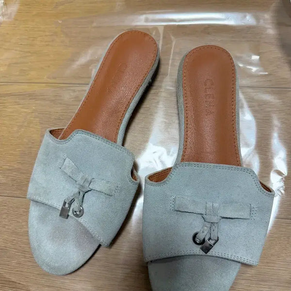 [BUNJANG] Yunbling Kkeullina Mule Sandals (Size 240) / 윤블링 끌리나 뮬 샌들 240(높은발등)