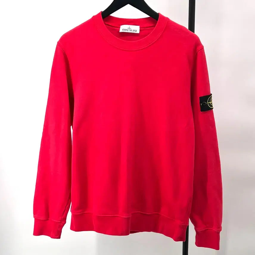 [BUNJANG] Stone Island 22FW Red Crewneck Sweatshirt L / [L사이즈] 22FW 스톤아일랜드 와펜 긴팔 맨투맨 티셔츠