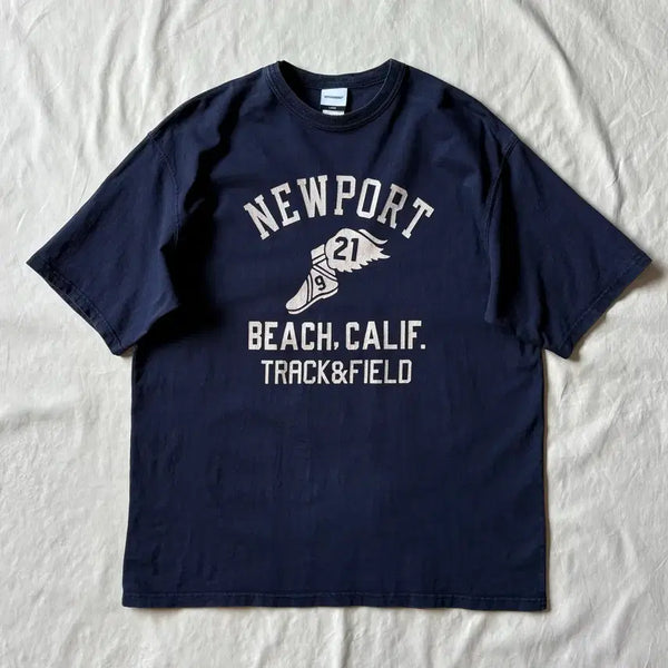 [BUNJANG] Outstanding V.S.C Tee (Newport) / [102-105] 아웃스탠딩 V.S.C TEE (NEWPORT)