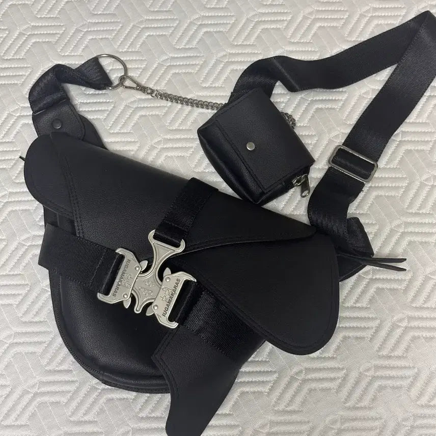[BUNJANG] Lee Woo Gamas Kara Buckle Crossbody Bag / 이우가마카라스 버클 크로스백