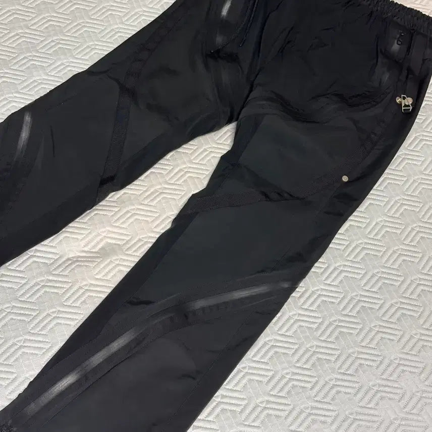 [BUNJANG] Undermycar Legion.01 Twist Zipper Line Taping Pants Black / 언더마이카 리전.01 트위스트 지퍼 라인 테이핑 팬츠 블랙 블랙