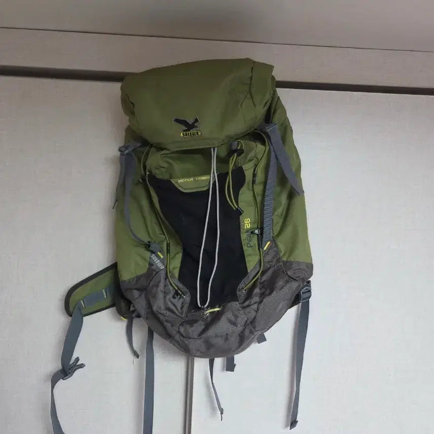 [BUNJANG] Salewa Peak 28L Hiking Backpack with Rain Cover / 살레와 피크 28 등산 배낭(레인커버 포함)