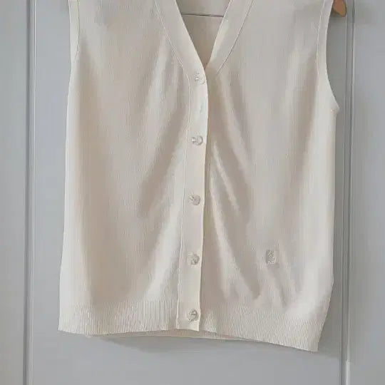 [BUNJANG] JS Studio Sleeveless Knit Vest Ivory / 지스튜디오 민소매 니트 조끼 아이보리