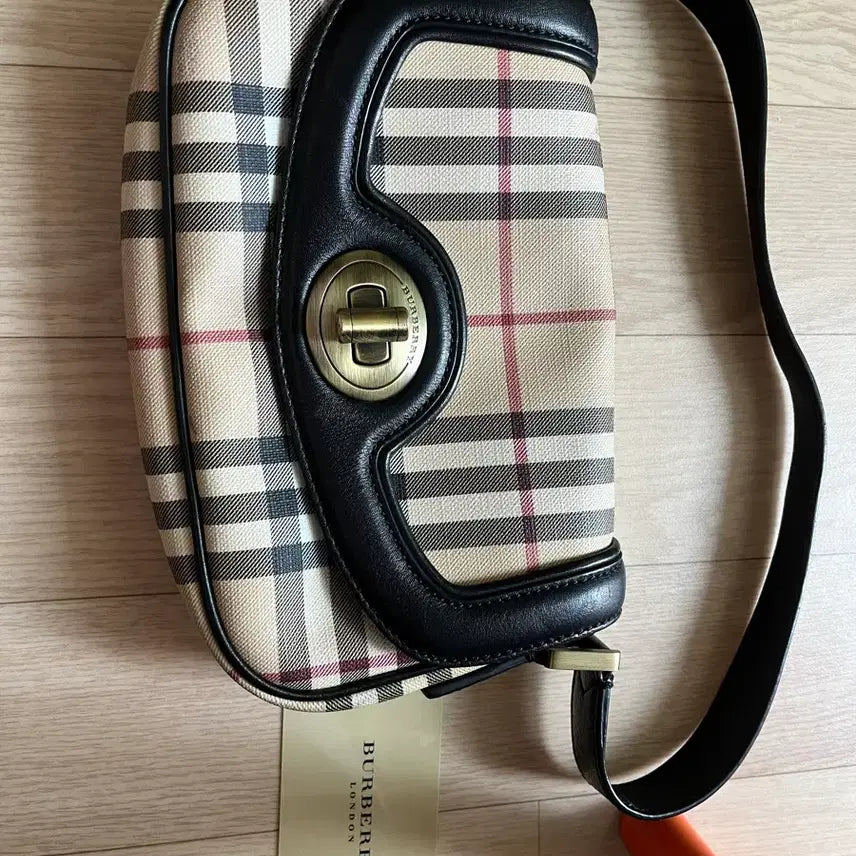 [BUNJANG] Burberry Shoulder Bag / 버버리 핸드백
