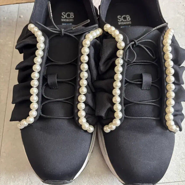 [BUNJANG] SUECOMMA BONNIE Black Pearl Embellished Sneakers (255) / 슈콤마보니 블랙 진주 장식 스니커즈 255 판매합니다