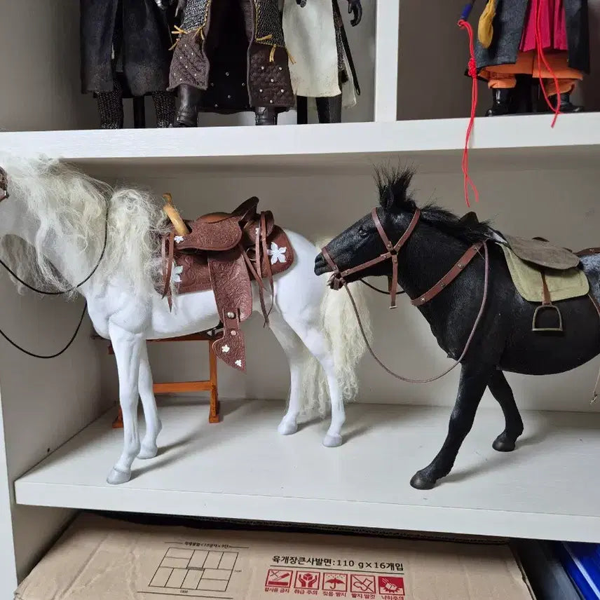 [BUNJANG] 12-inch Horse Figure 1:6 Scale Compatible / 12인치 말 피규어 핫토이 1:6호환