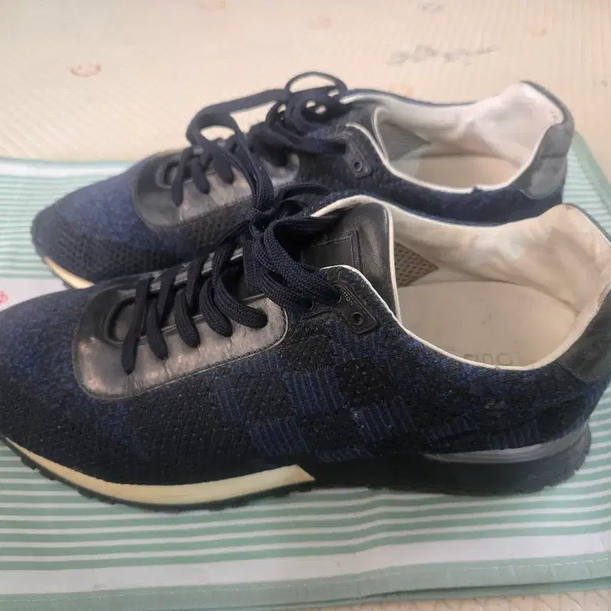 [BUNJANG] Louis Vuitton Genuine Navy Sneakers Size 7 / 루이비통 정품 네이비 스니커즈 7 사이즈