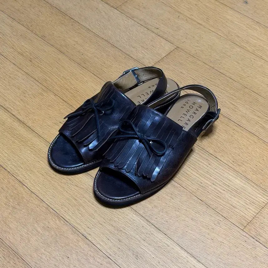 [BUNJANG] Margaret Howell Leather Strap Tassel Sandals / 마가렛호웰 레더 스트랩 테슬 샌들