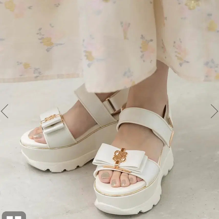 [BUNJANG] Randa Monogram Volume Ribbon Sandals White M 235 / randa 모노그램 볼륨 리본 샌들 화이트 M 235