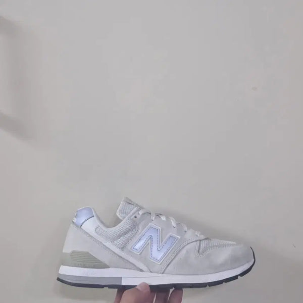 [BUNJANG] New Balance 996v2 Classic Ivory White Light Grey Sneakers / [240] 뉴발란스 996v2 클래식 아이보리화이트 연그레이