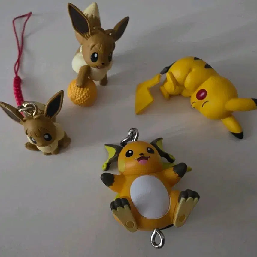 [BUNJANG] Pokemon Eevee Pikachu Raichu Gacha Keychain Figure Strap Set Vintage / 포켓몬스터 이브이 피카츄 라이츄 가챠 키링 피규어 대롱 스트랩 고전