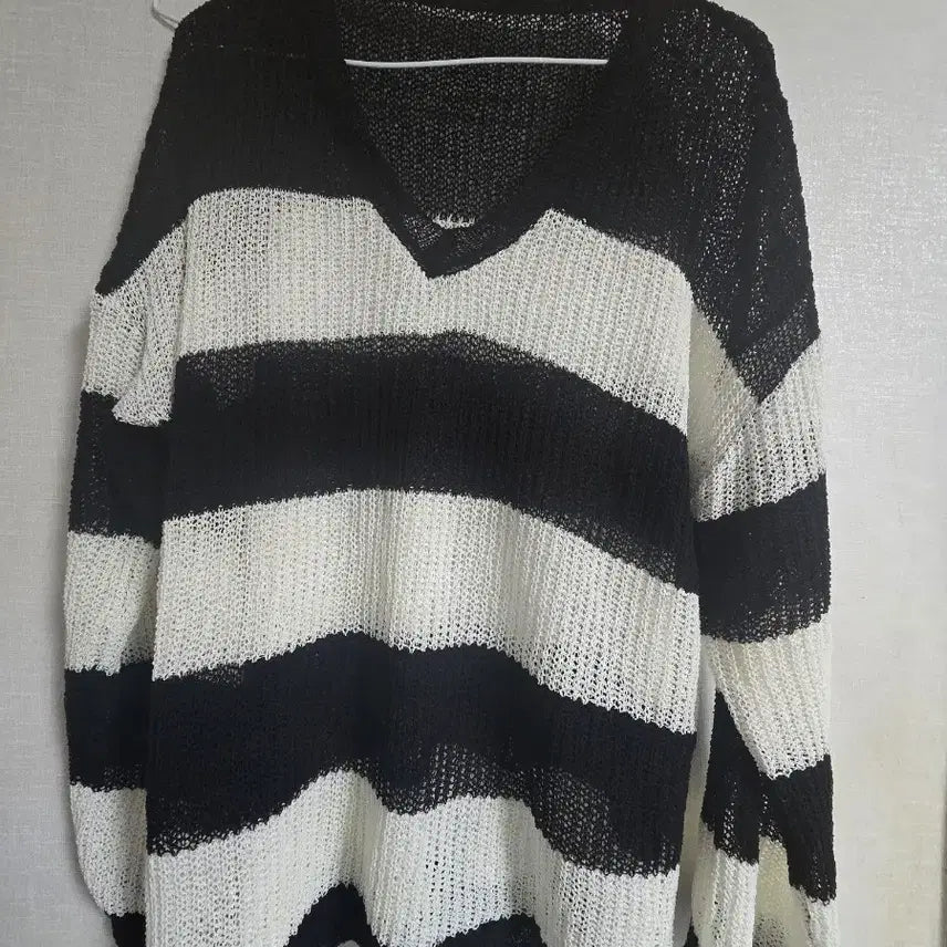 [BUNJANG] Stripe V-Neck Knit / 단가라 브이넥 니트