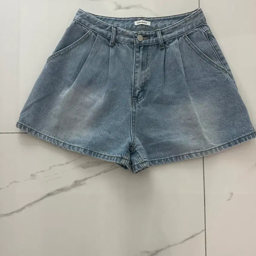 [BUNJANG] High-Waisted Denim Shorts (Size M) / 하이웨이스트 데님 숏팬츠M