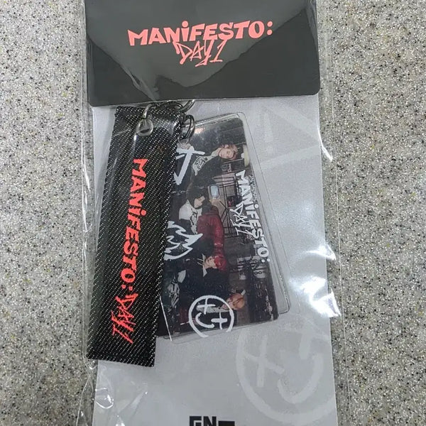[BUNJANG] ENHYPEN MANIFESTO: DAY 1 Official Photocard Keyring / DAY 1 공식 굿즈인 포토 키링입니다.