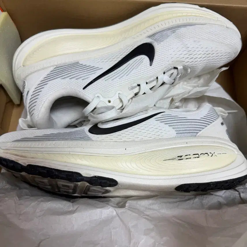 [BUNJANG] Nike Vomero 18 Men's Running Shoes / 나이키 보메로18 255