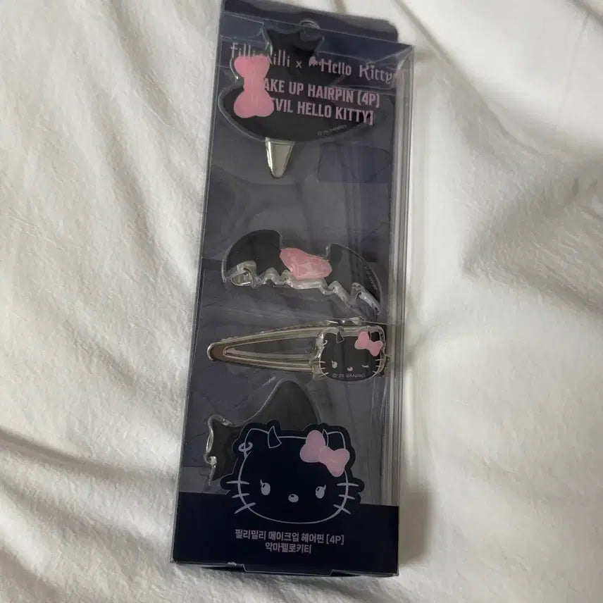 [BUNJANG] Phillimilli x Hello Kitty Devil Hairpin Set / 필리밀리 악마 헬로키티 헤어핀