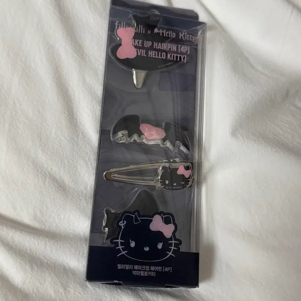 [BUNJANG] Phillimilli x Hello Kitty Devil Hairpin Set / 필리밀리 악마 헬로키티 헤어핀