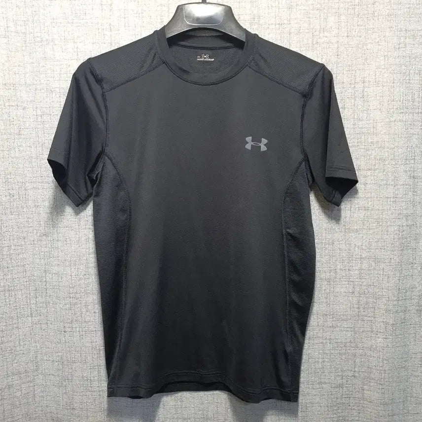 [BUNJANG] Under Armour Functional Short Sleeve T-Shirt Black / 언더아머 기능성 반팔 티셔츠 블랙