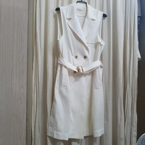 [BUNJANG] Aniveef Sleeveless Trench Coat White / Aniveef.민소매 트렌치 코트  화이트