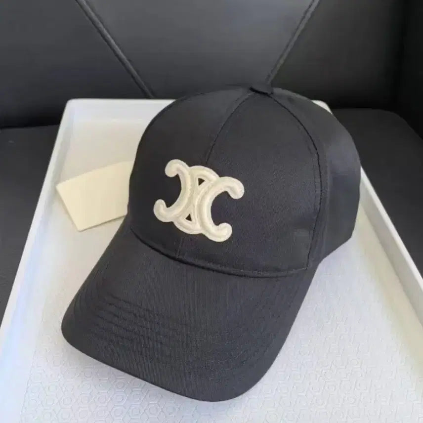 [BUNJANG] Celine Triomphe Embroidered Baseball Cap Black Unisex / 셀린 트리옹프 자수 볼캡 블랙 남녀공용 깔끔한 상태