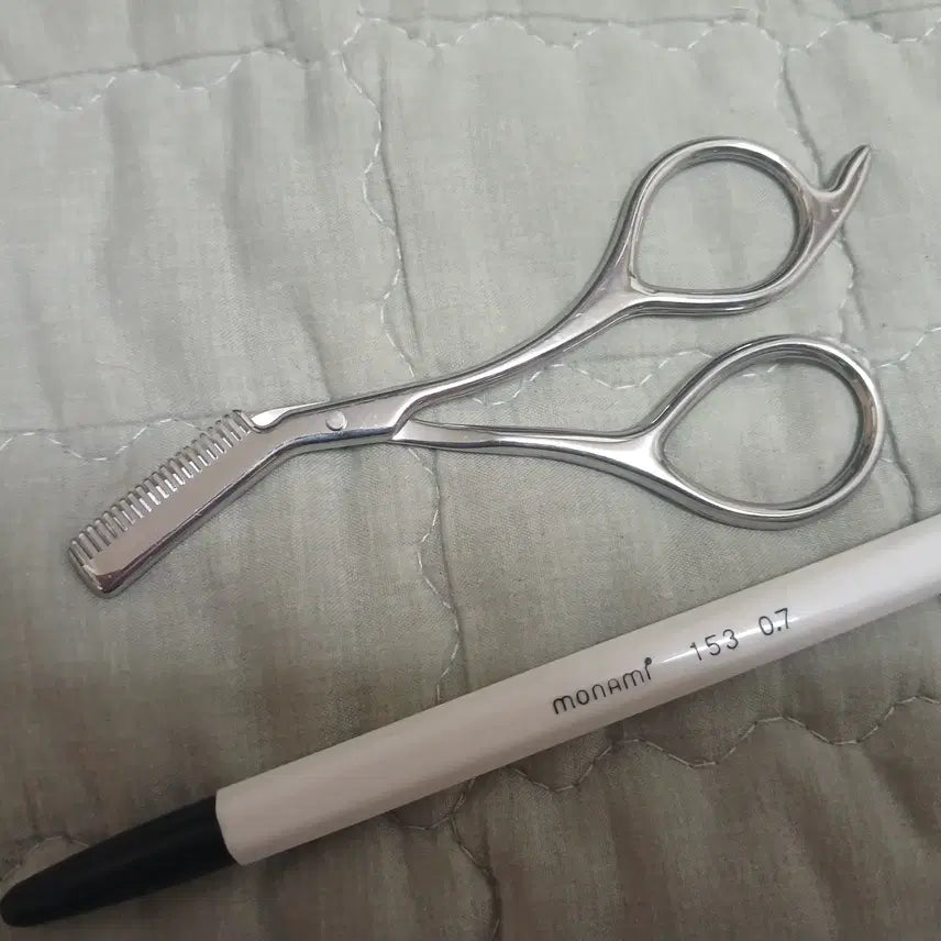 [BUNJANG] Stainless Steel Eyebrow Thinning Scissors / (무배) 스테인리스 눈썹 숱가위