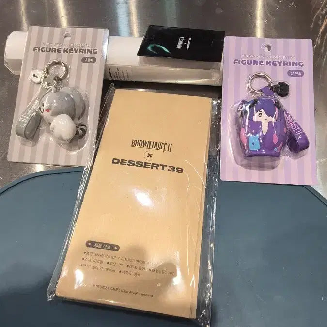 [BUNJANG] Brown Dust 2 Dessert 39 Collaboration Acrylic Stand Set, Keyrings, Poster, and Photocards / 브라운더스트2 디저트39콜라보 (아크릴스탠드3종, 키링 옼돌이, 키링 팔레트, 포스터,포토카드6장)세트