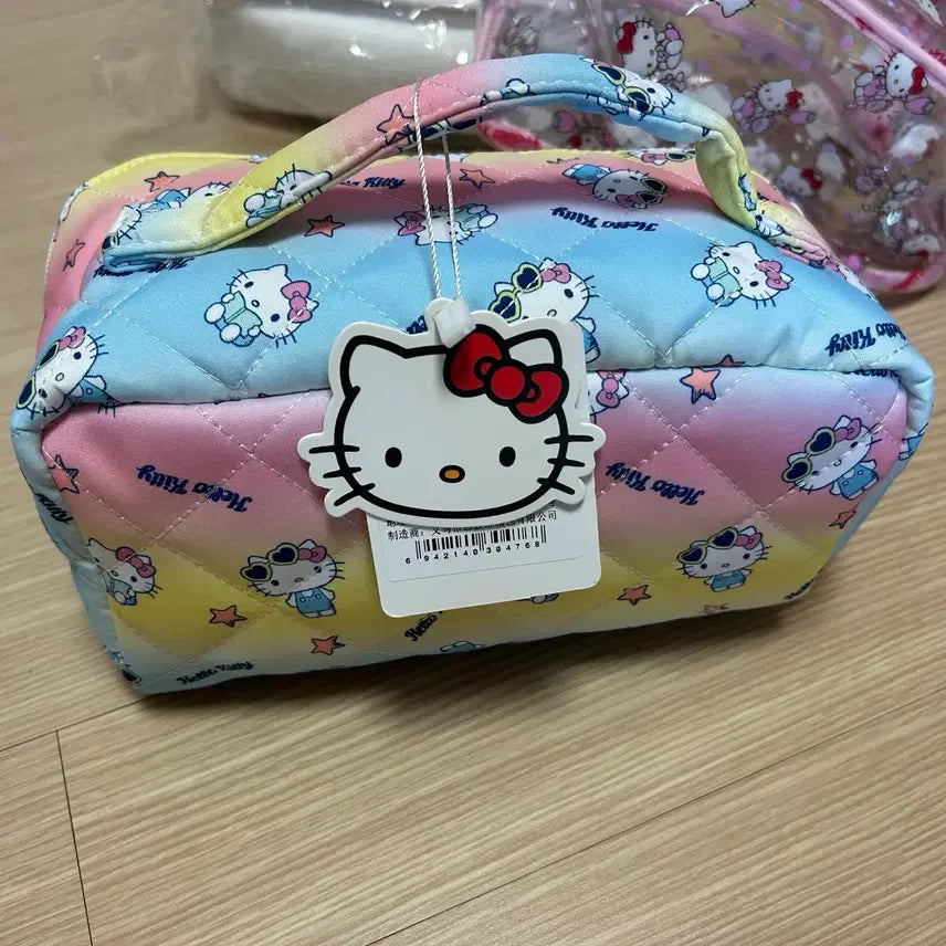 [BUNJANG] Sanrio Hello Kitty Rainbow & Summer Quilting Cosmetic Pouch / 헬로키티 무지개&썸머 퀼팅 파우치, 산리오 키티 헬로키티 코스메틱 파우치