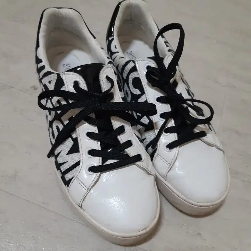 [BUNJANG] Michael Kors White Black Logo Print Sneakers / 마이클코어스 스니커즈 화이트 블랙 로고 프린트