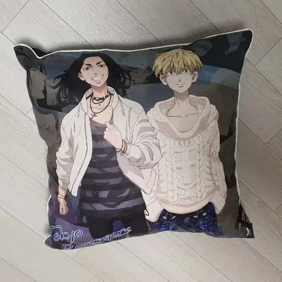 [BUNJANG] Tokyo Revengers Keisuke Baji Chifuyu Large Cushion / 도쿄리벤저스 도리벤 바지 케이스케 마츠노 치후유 대형 쿠션 판매합니다.