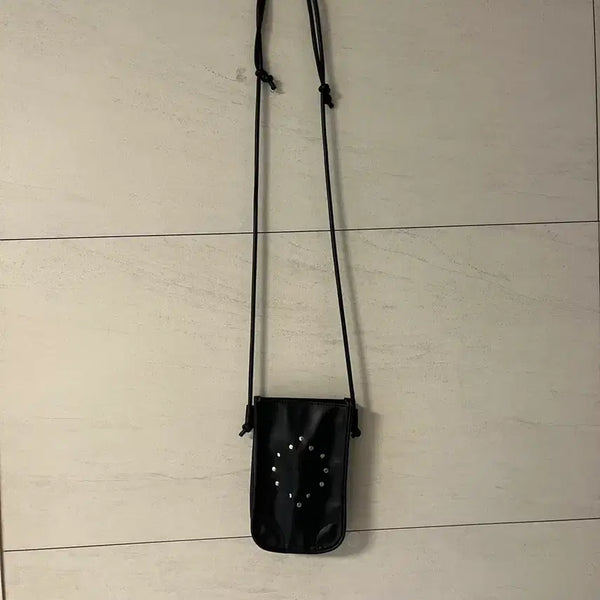 [BUNJANG] Anna Sui Black Leather Smartphone Shoulder Pouch with Studs / 안나수이 레더 스마트폰 숄더 파우치