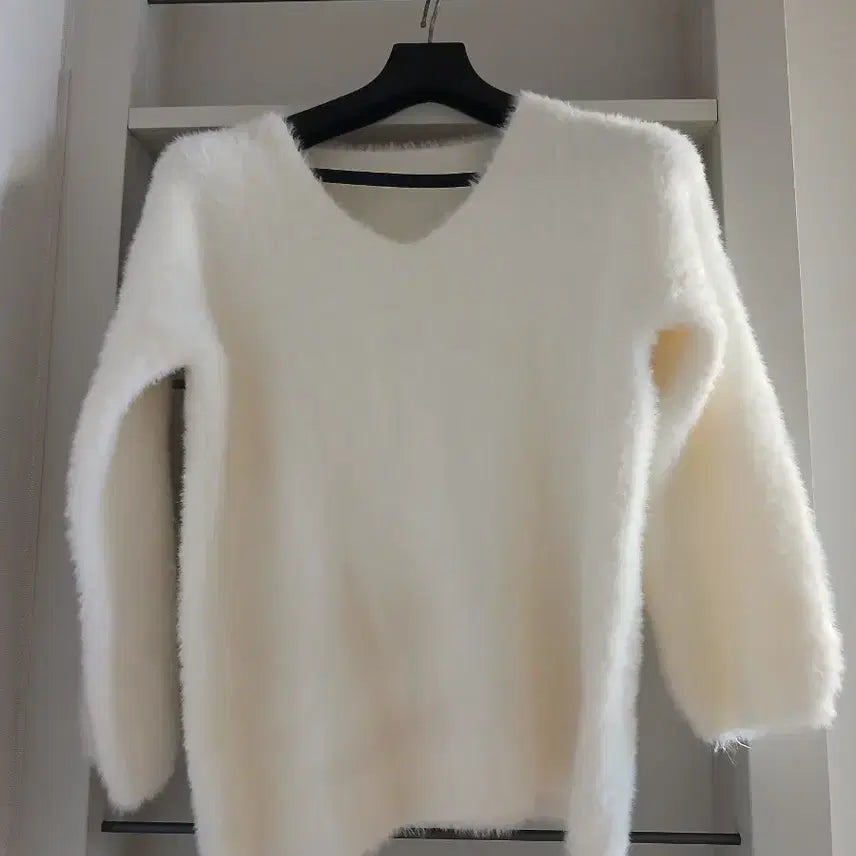 [BUNJANG] Angora V-Neck Knit Ivory Free Size / 앙고라 브이넥 니트 아이보리 free