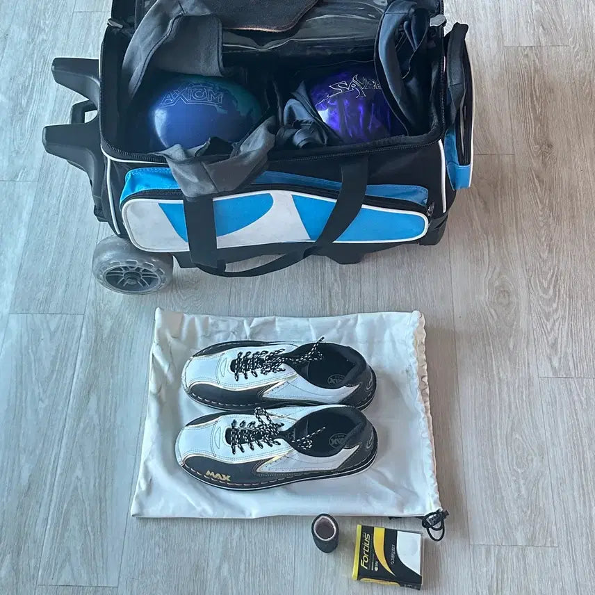 [BUNJANG] Brunswick 2-Ball Roller Bag, Storm Axiom Bowling Ball, Rainmaster Saber Bowling Ball, Accessories, and Max Bowling Shoes Set / 볼링용품 풀세트 판매 (2볼백)