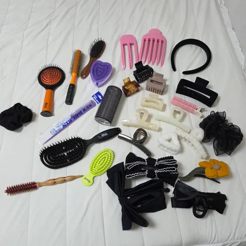 [BUNJANG] Assorted Hair Styling Tools: Hairpiece, Headband, Ribbon, Roll Comb, Curlers, Clips / 헤어미용 도구 모음 / 헤어피스 머리띠 리본 롤빗 그루프 집게 그래비티