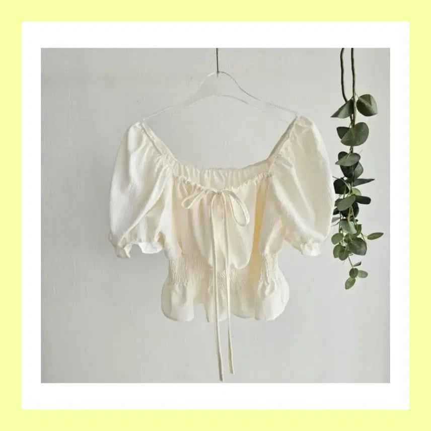 [BUNJANG] Cream Cropped Off-Shoulder Top (S-M) / 크림색 크롭 오프숄더(S~M)