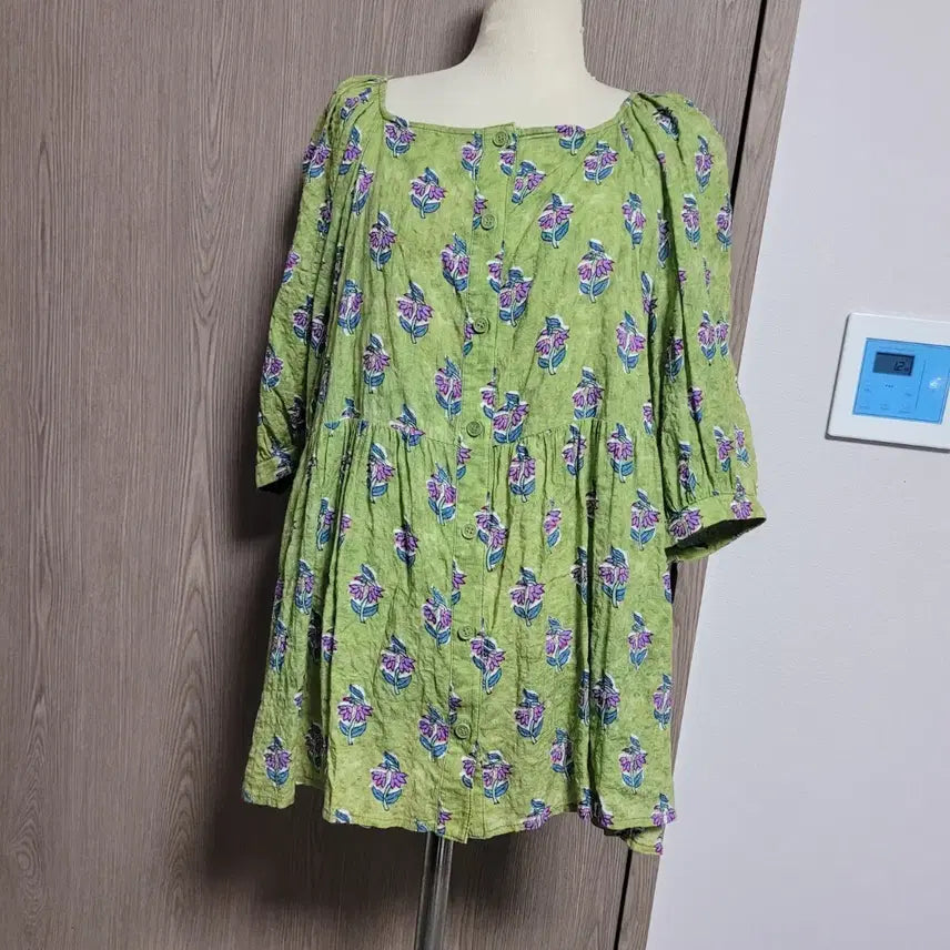 [BUNJANG] Thursday Island 23SS Cotton Blend Floral Print Overfit Blouse / 써스데이아일랜드 23년식 면사 블라우스  오버핏