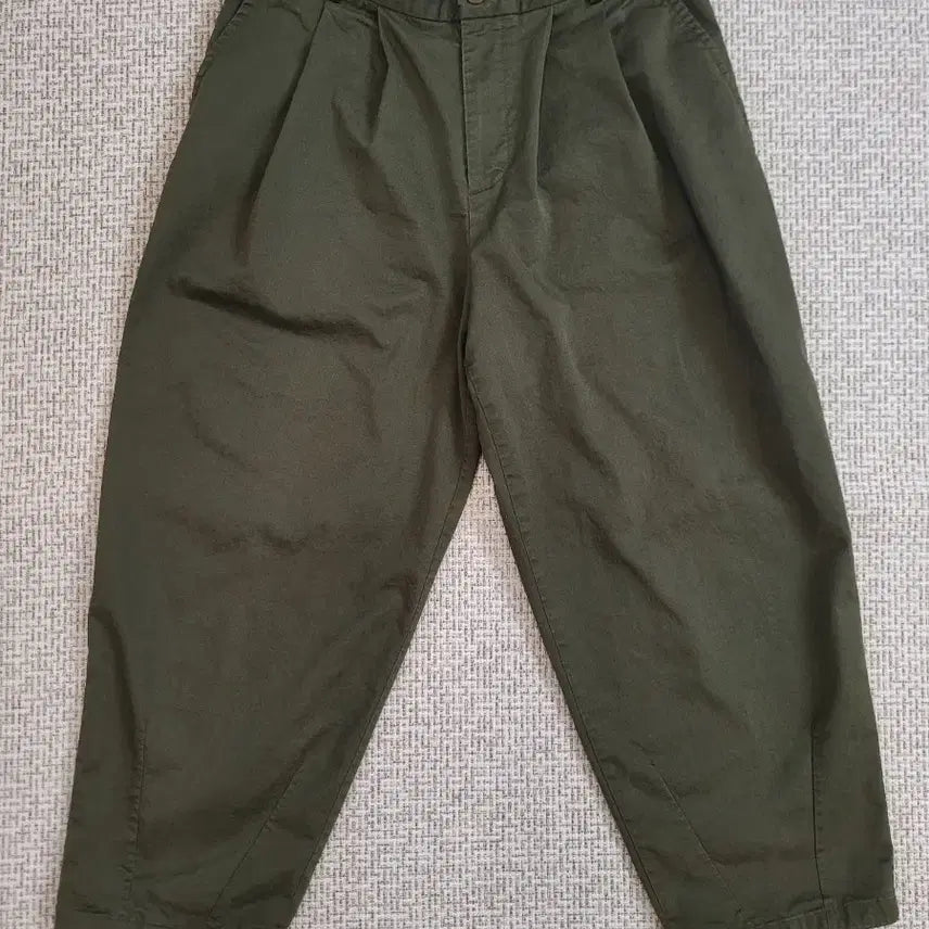 [BUNJANG] Beaker Khaki Wide Balloon Pants (Size 002) / 비이커 카키 와이드 벌룬 팬츠 002