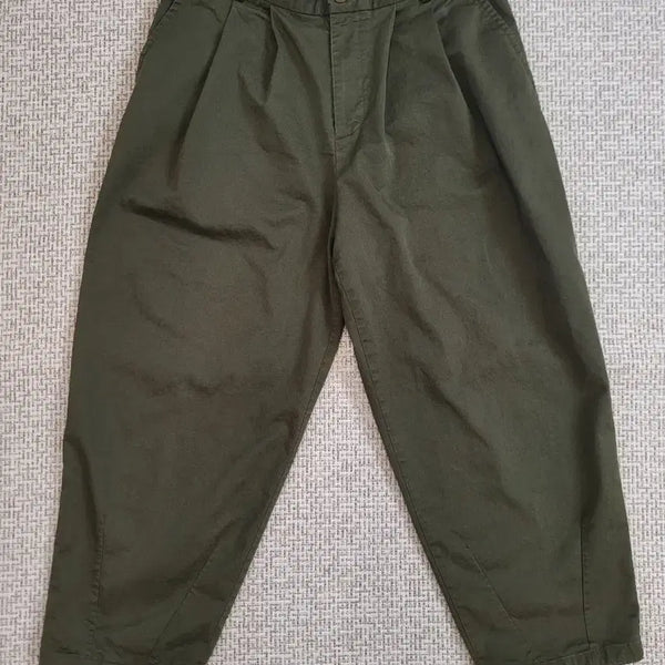 [BUNJANG] Beaker Khaki Wide Balloon Pants (Size 002) / 비이커 카키 와이드 벌룬 팬츠 002