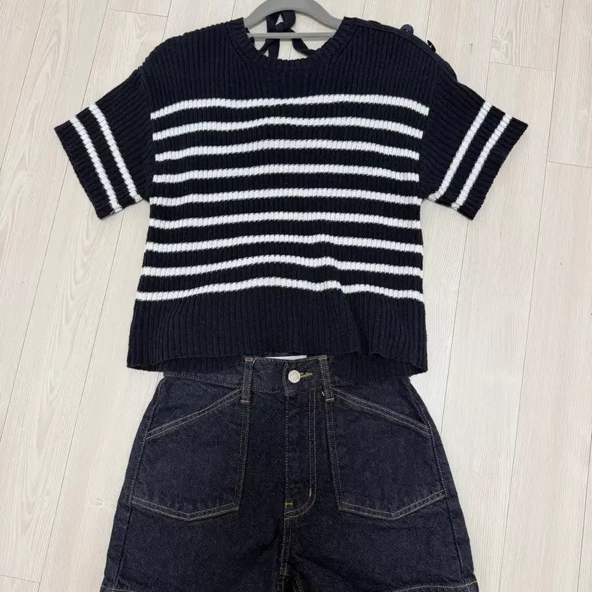 [BUNJANG] CHIXLABEL Stripe Knit Short-Sleeve Top & Shorts Set / CHIXLABEL 스트라이프 니트 반팔 &반바지 셋트