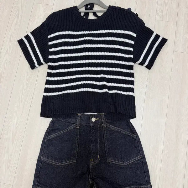[BUNJANG] CHIXLABEL Stripe Knit Short-Sleeve Top & Shorts Set / CHIXLABEL 스트라이프 니트 반팔 &반바지 셋트