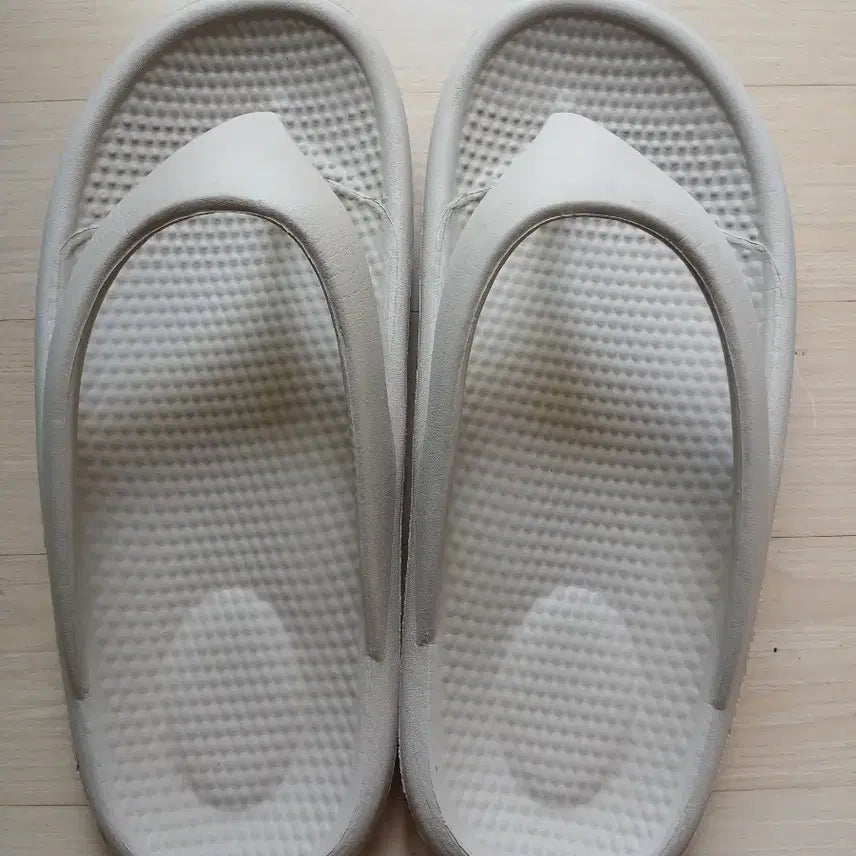 [BUNJANG] Saint Satin Flat Slippers Beige 250 / 세인트새틴 쪼리 슬리퍼 베이지 250