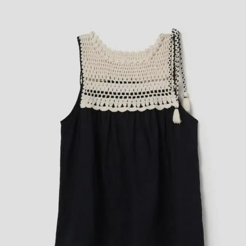 [BUNJANG] 8seconds Crochet Knit Sleeveless Blouse / 크로쉐 니트 나시 블라우스 에잇세컨즈 새상품 스몰