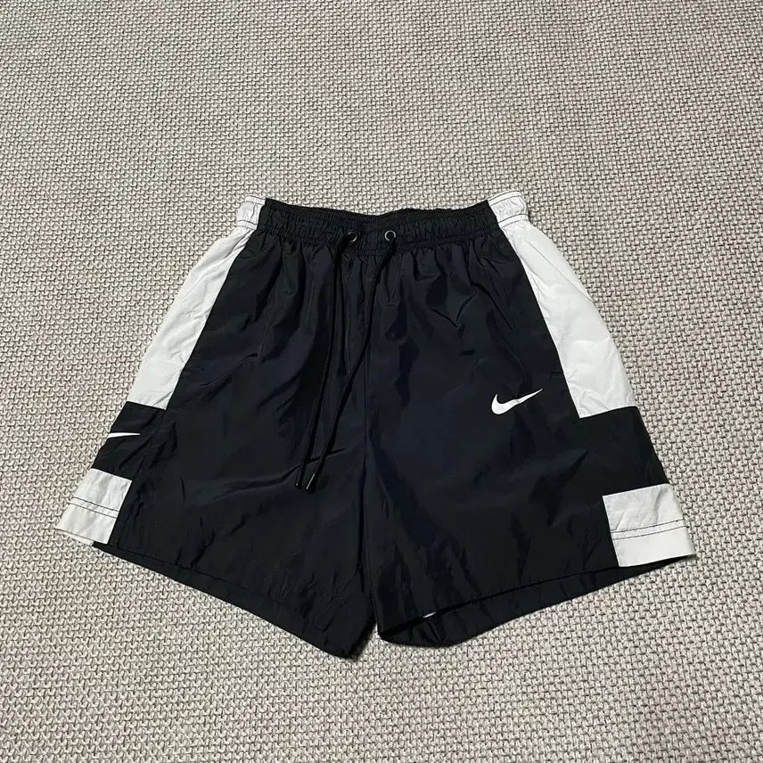 [BUNJANG] Nike Women's Woven Shorts XS / XS 나이키 여성 우븐 반바지 하의 B.8277