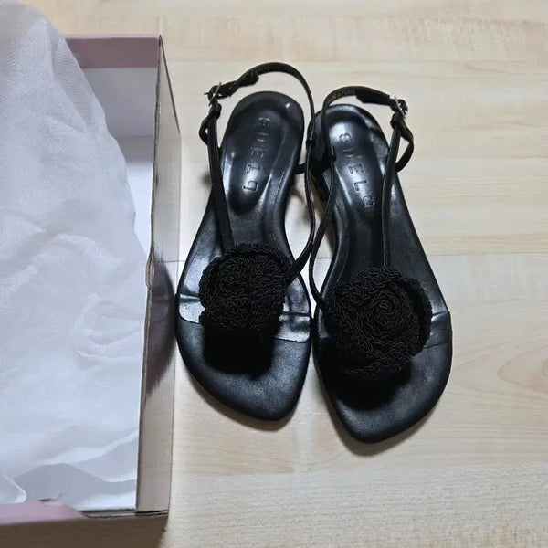 [BUNJANG] Pink Elephant Flower Embellished Flip-Flop Sandals - Black (New) / 분홍코끼리 꽃장식 쪼리 샌들 240 블랙 (새상품)