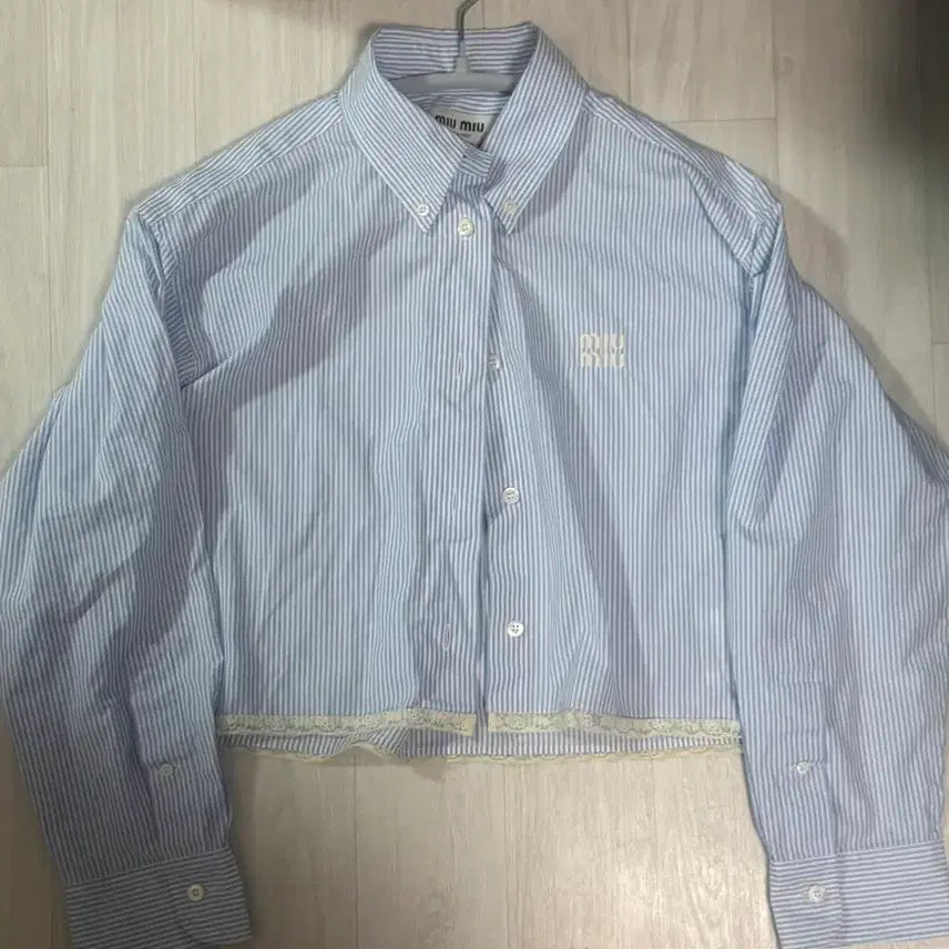 [BUNJANG] Miu Miu Striped Shirt with Lace Detail / 미우미우 스트라이프 셔츠 판매합니다